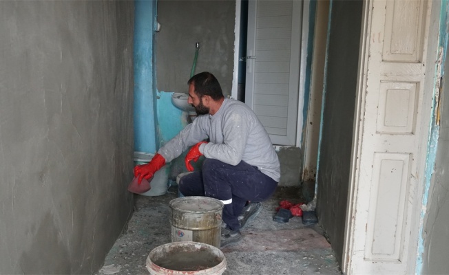 İzmit Belediyesi Nermin teyzenin evini yeniliyor