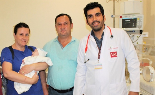 Bağırsağı ters dönen bebek tek seanslık ameliyatla sağlığına kavuştu