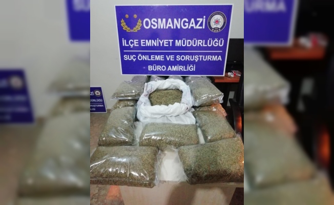 Bursa'da durdurulan araçta 15 kilogram uyuşturucu ele geçirildi