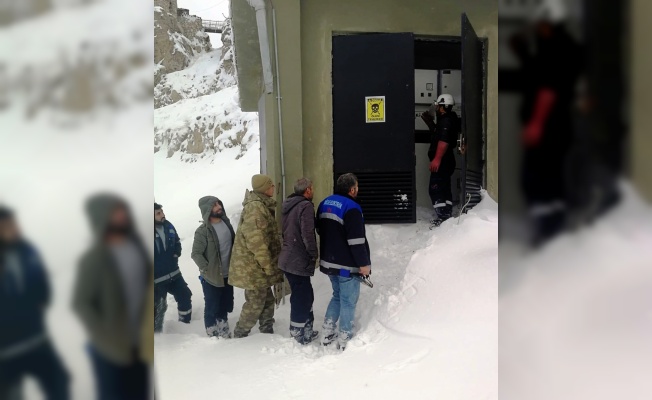 Dicle Elektrik, sınırdaki Mehmetçiği elektriksiz bırakmadı