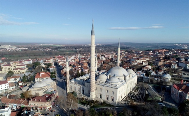 Edirne'de turistler, aralık ayında güneşli havanın tadını çıkardı