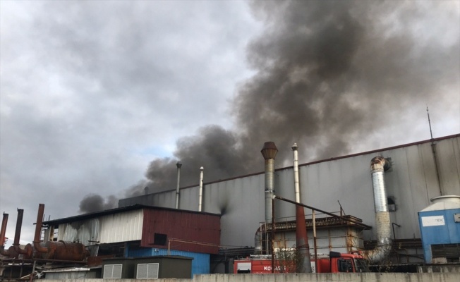 Kocaeli'de endüstriyel geri dönüşüm fabrikasındaki yangın kontrol altına alındı