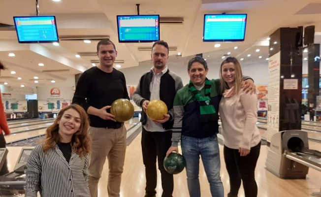 Kocaeli’de gazeteciler bowling turnuvasında bir araya geldi