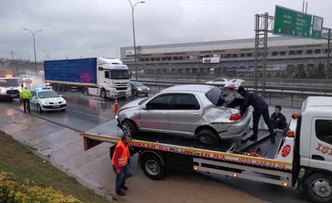 Çayırova'da otomobil yoldan çıktı: 1 yaralı