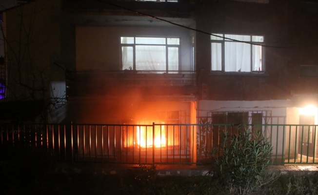 Kocaeli'de yangın çıkan apartmanda bir kişi dumandan etkilendi