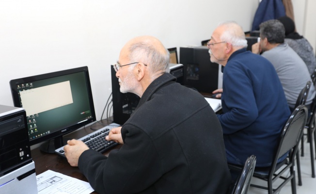 50 yaş ve üstü vatandaşlara bilgisayar eğitimi