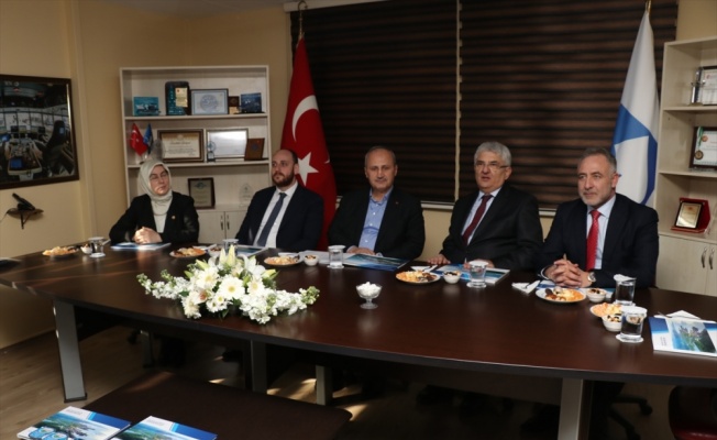 Bakan Turhan AK Parti Yalova İl Başkanlığında gelişmeleri değerlendirdi: