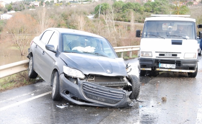 Beykoz'daki trafik kazasında 2 kişi yaralandı