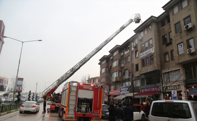 Bursa'da iş merkezinin kazan dairesinde çıkan yangın hasara neden oldu
