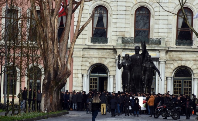 İstanbul Üniversitesi öğrencilerinden yemekhane düzenlemesine tepki