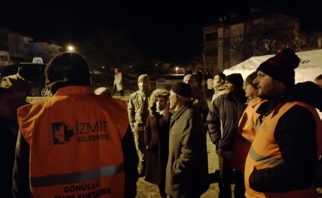 İzmit Belediyesi, Elazığ'da yardımlara başladı