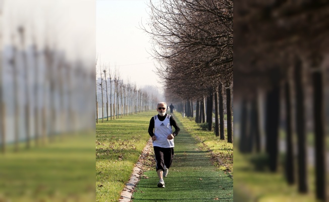 Koşu parkurunun 71 yaşındaki müdavimi Hasan amca gençlere örnek oluyor