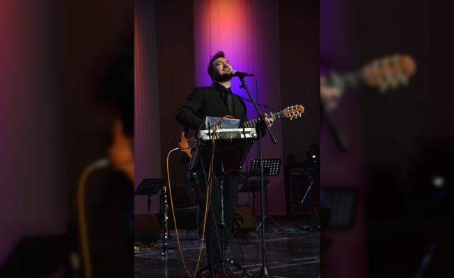 Sanatçı Orhan Ölmez Bursa'da konser verdi