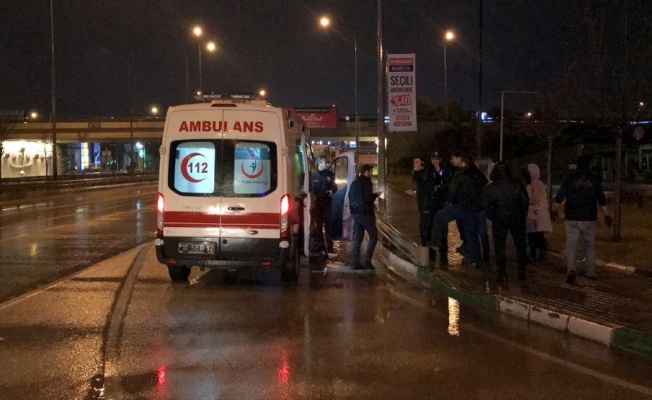Bursa'da tıra çarpan otomobildeki 4 kişi yaralandı