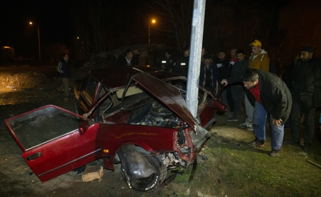Edirne'de otomobil elektrik direğine çarptı: 1 yaralı