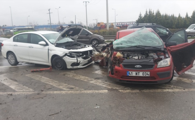 Gebze'de zincirleme trafik kazası: 4 yaralı
