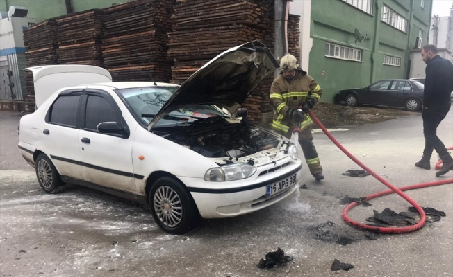 İnegöl'de seyir halindeki otomobilde yangın