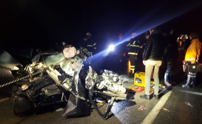 Kocaeli'de belediye otobüsü ile otomobilin çarpışması sonucu 1 kişi öldü, 5 kişi yaralandı