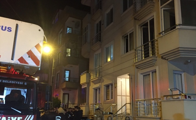 Maltepe'de bir apartmanda çıkan yangında mahsur kalanlar itfaiye ekiplerince kurtarıldı