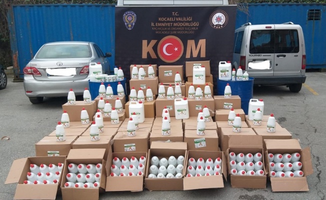 Kocaeli'de kaçak dezenfektan üreten 2 kişi gözaltına alındı