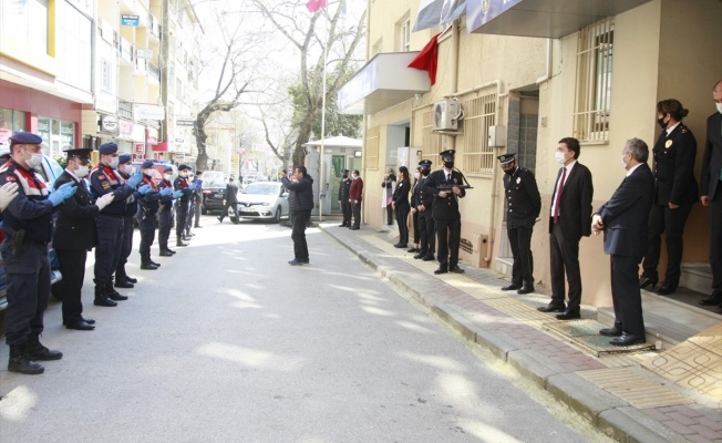 Jandarma'dan polise alkışlı kutlama
