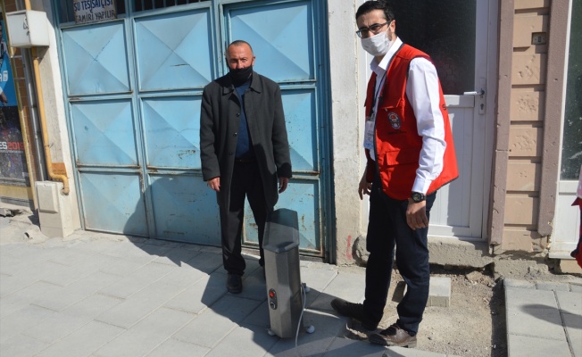 Vefa Sosyal Destek Grubu yaşlı adamın elektrikli soba ihtiyacını karşıladı