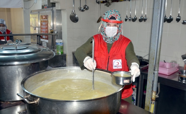 Türk Kızılay'dan Karamürsel'de 500 kişiye iftarda sıcak yemek