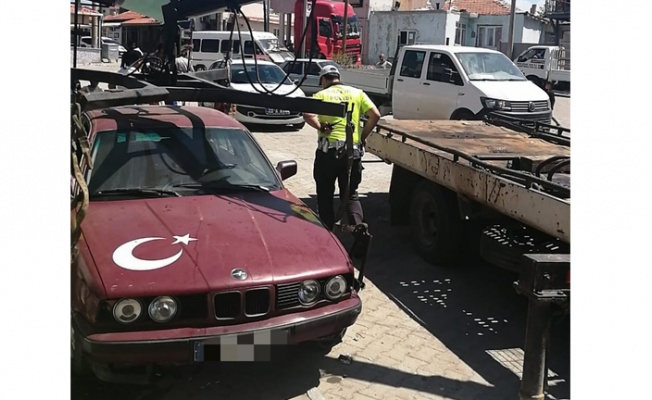 Ehliyetsiz ikiz plakalı otomobil kullanan sürücüye 11 bin lira ceza
