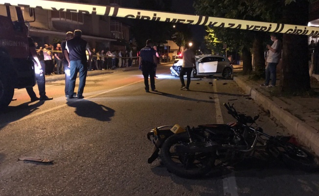 Otomobil ile motosiklet çarpıştı: 1 ölü, 2 yaralı