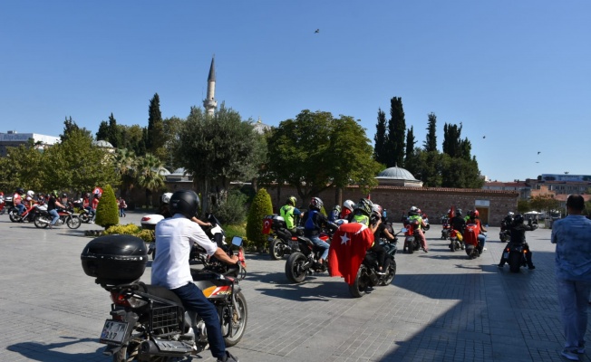 Gebze'de motosikletliler zafer turu attı