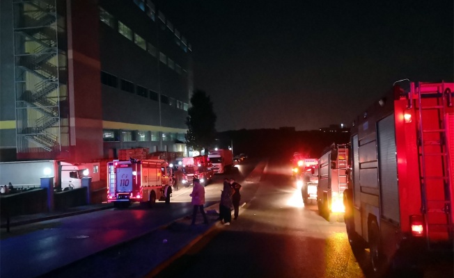 Çayırova'da kozmetik fabrikasında çıkan yangın söndürüldü