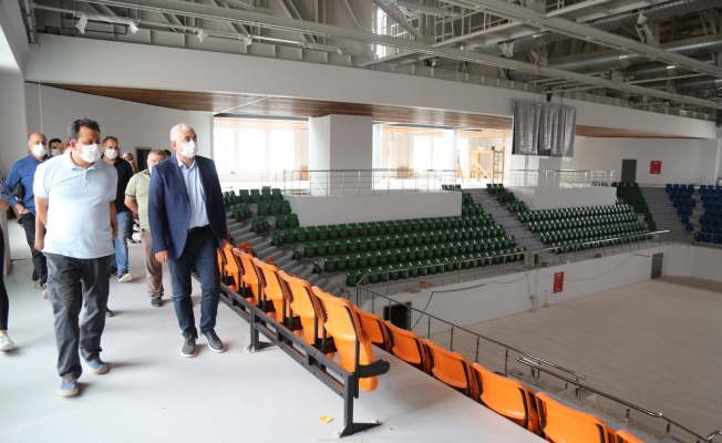 Darıca’daki modern spor salonunda çalışmalar hızla devam ediyor