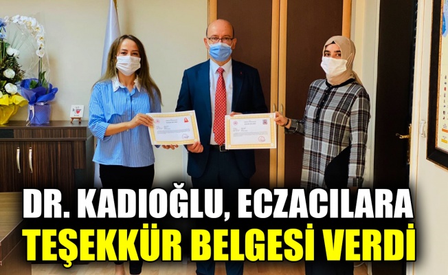 Dr. Kadıoğlu, eczacılara teşekkür belgesi verdi