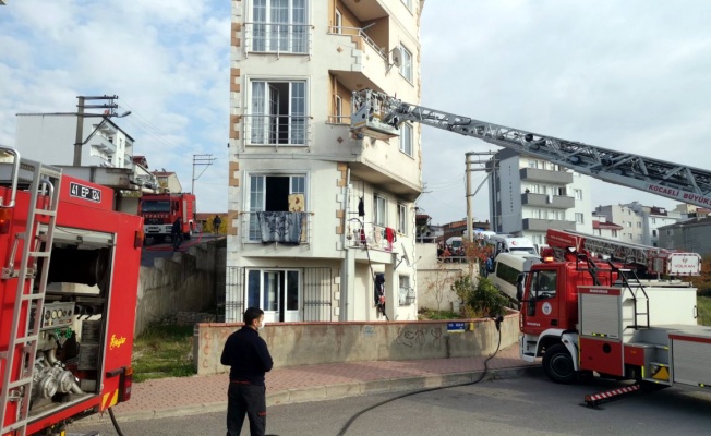 Çayırova'da evde çıkan yangında 7 kişi dumandan etkilendi