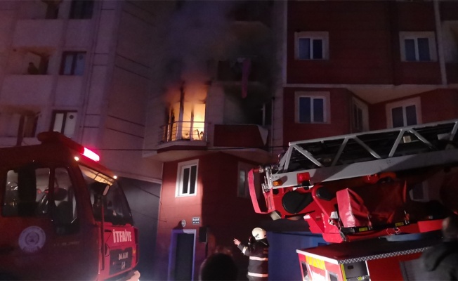 Gebze'de evde çıkan yangında 3 çocuk dumandan etkilendi