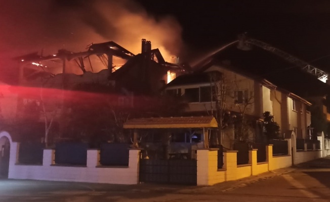 Kocaeli'de üç katlı binada çıkan yangın söndürüldü