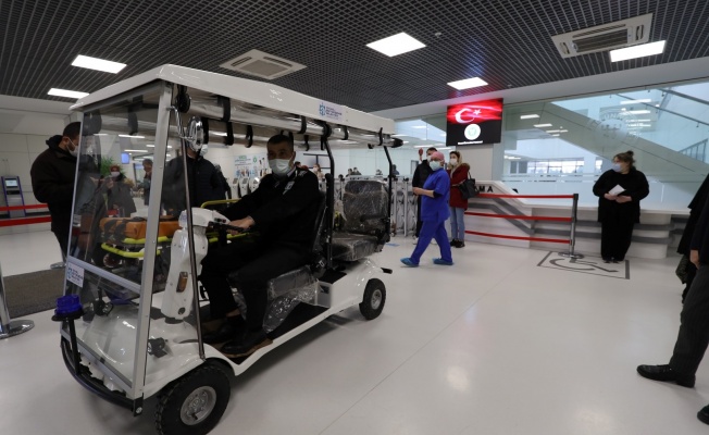 Büyükşehir’den, KOÜ’ye 2 elektrikli ambulans aracı