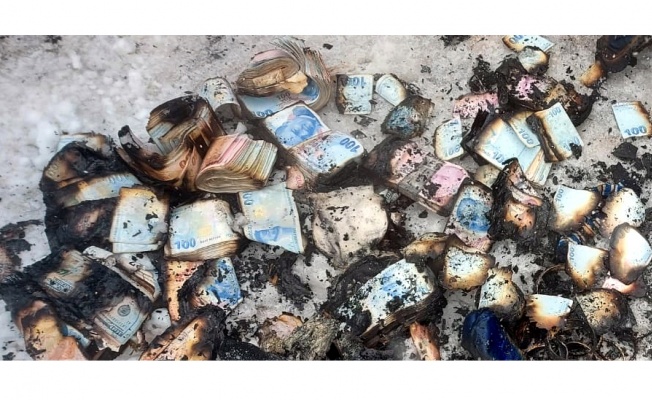 Gebze'de yangın çıkan prefabrik evde para ve altınlar zarar gördü