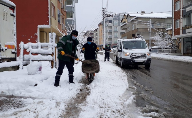 Gebze’de karla mücadele çalışmaları devam ediyor