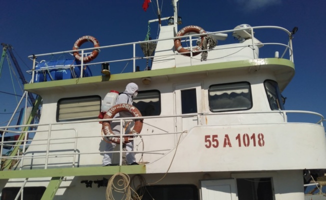 Kandıra'da Kovid-19 vakası görülen iki tekne dezenfekte edildi