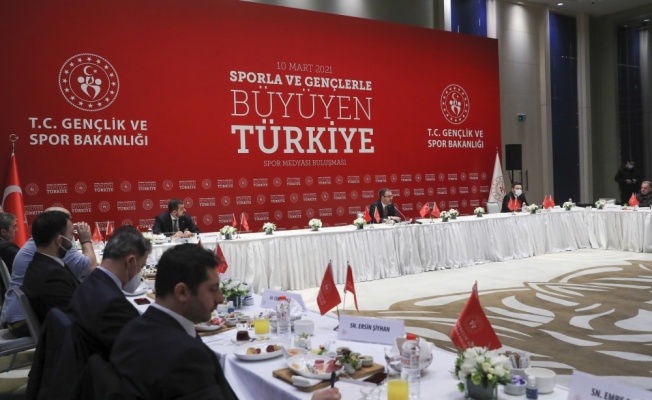 Bakan Kasapoğlu, spor medyasının yöneticileriyle bir araya geldi: (1)
