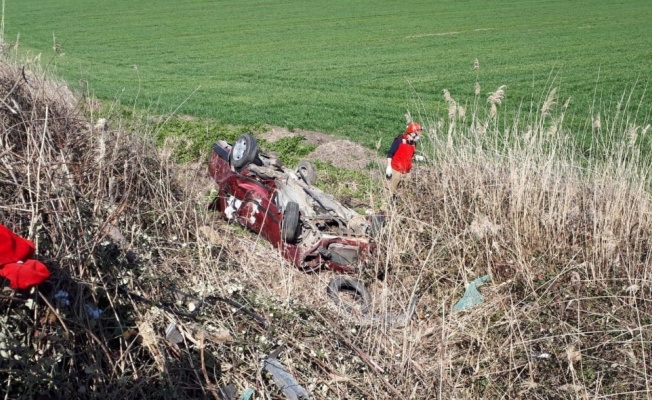 Bandırma'da şarampole devrilen otomobilin sürücüsü öldü