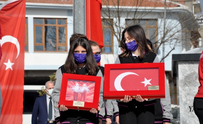 Cumhurbaşkanı Erdoğan'a 18 Mart'ta sunulacak toprak, deniz suyu ve Türk bayrağını Bursalı gençler taşıyor