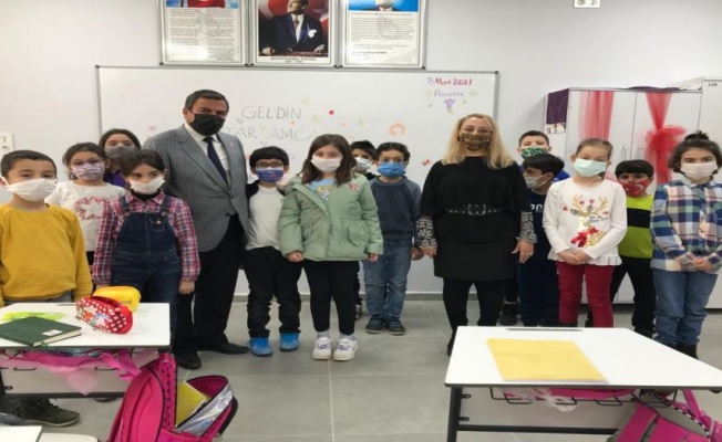 Kilis’te Muhtar Ateşalioğlu'ndan öğrencilere 'Yerel Yönetimler' dersi
