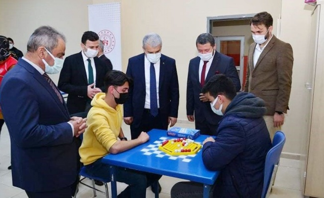 Kırşehir Valisi Akın, 'Genç Ofis'te gençlerle buluştu