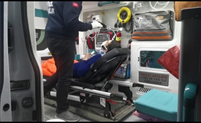 Kocaeli'de çarpışan iki otomobilin sürücüsü yaralandı