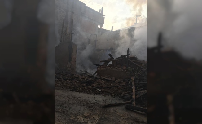 Osmaneli ilçesindeki yangında 2 ev zarar gördü