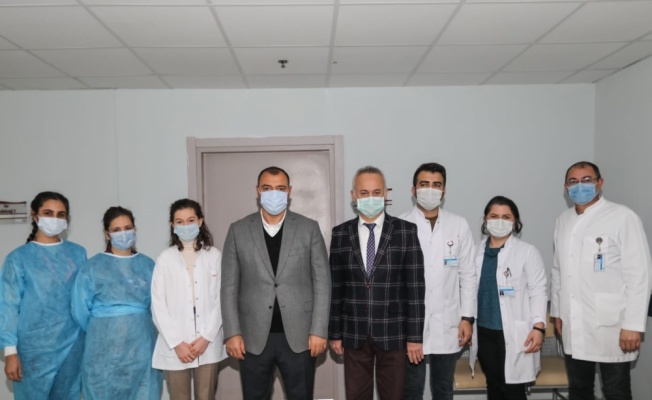 Sakarya Valisi Kaldırım'a Kovid-19 aşısının ikinci dozu uygulandı