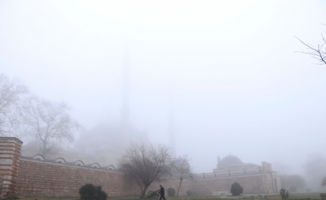 Selimiye Camisi sis altında gözden kayboldu