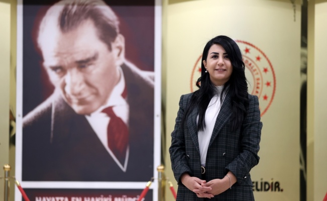 Suçla mücadele isteğiyle seçtiği meslekte, Türkiye'nin üç kadın başsavcısından biri olarak görevini sürdürüyor